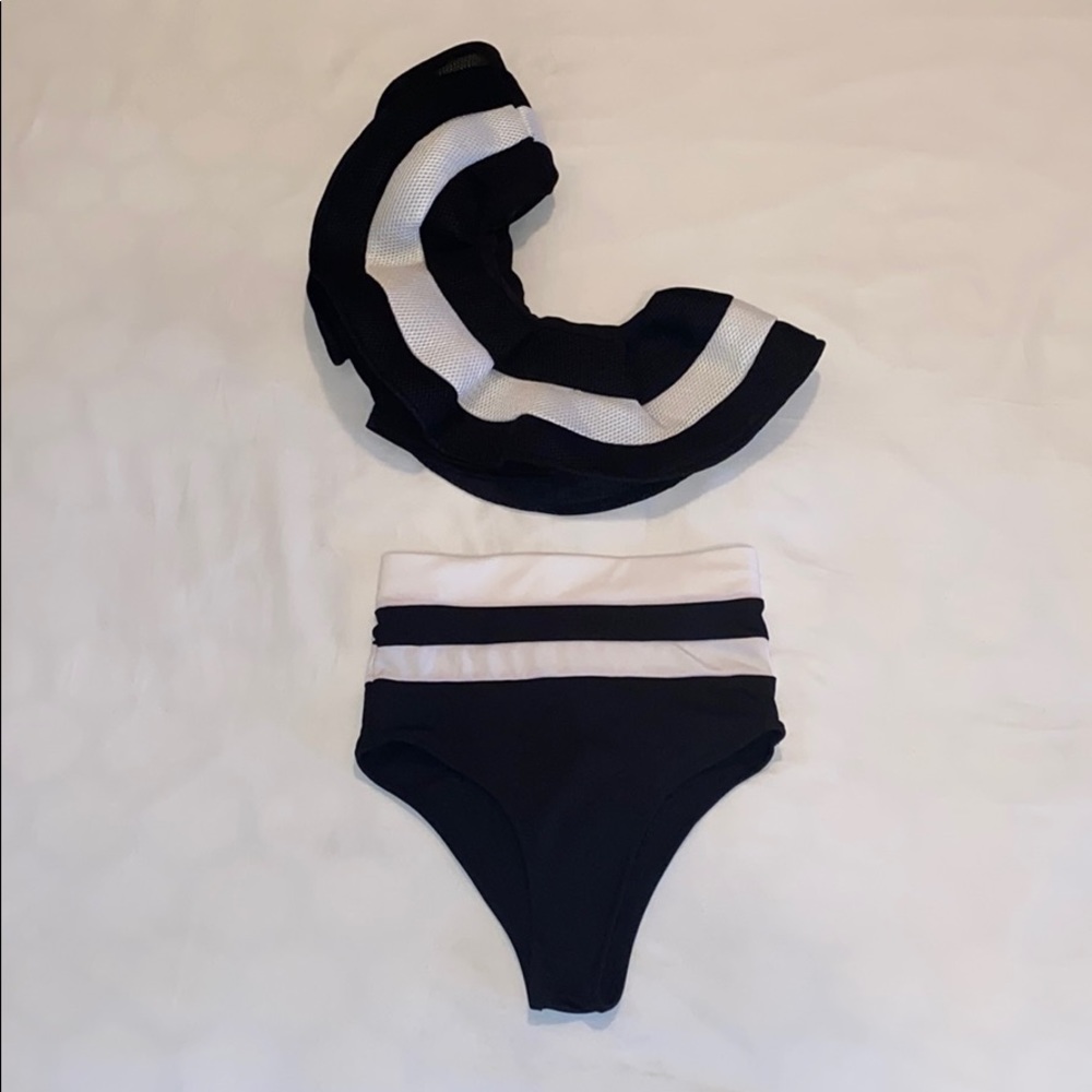 NWOT Off Shoulder Ruffle High Waisted Bikini - Picture 2 of 5